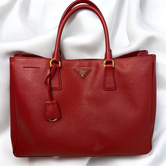 Prada Saffiano Lux Large Tote in Fuoco (Red) / Circa 2012 - Picture 2 of 11